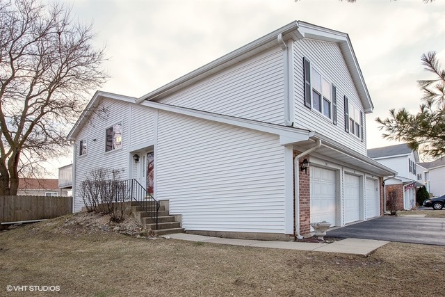 30 Pine Cir, Cary, IL 60013 photo 1