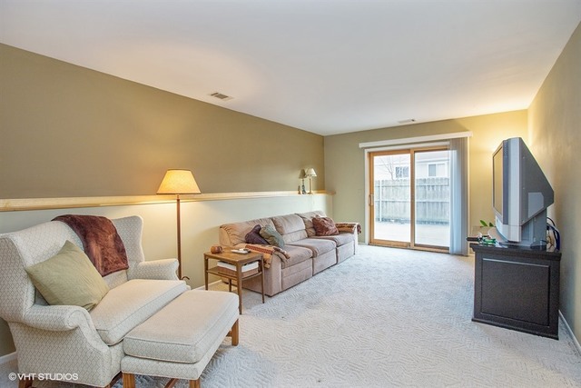 30 Pine Cir, Cary, IL 60013 photo 6