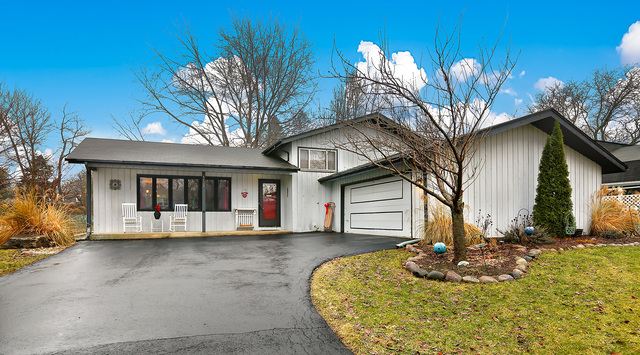 1132 Hidden Spring Dr, Naperville, IL 60540 photo 2