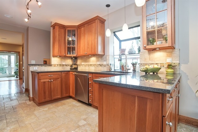 885 S 6th Ave, Des Plaines, IL 60016 photo 3