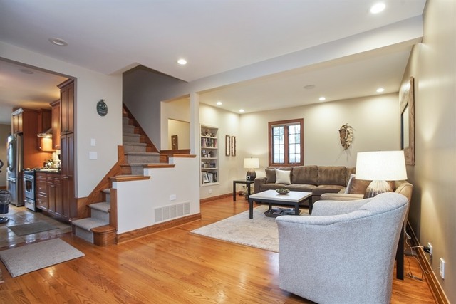 885 S 6th Ave, Des Plaines, IL 60016 photo 6