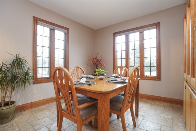 885 S 6th Ave, Des Plaines, IL 60016 photo 5