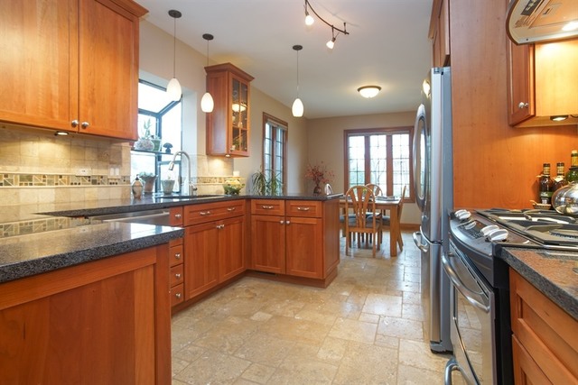 885 S 6th Ave, Des Plaines, IL 60016 photo 4