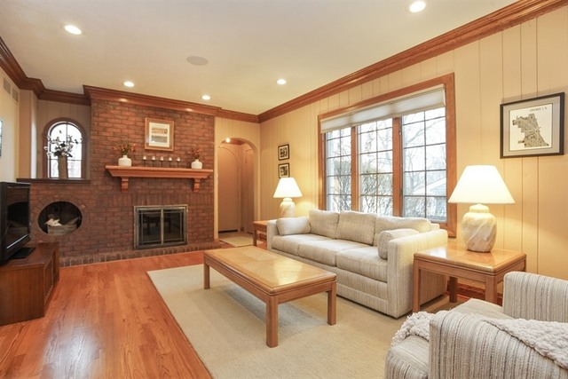 885 S 6th Ave, Des Plaines, IL 60016 photo 2