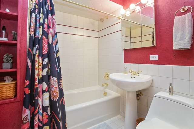 885 S 6th Ave, Des Plaines, IL 60016 photo 8