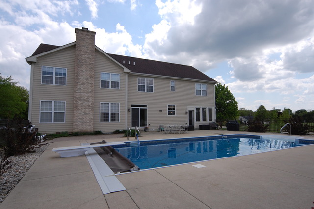 1028 Auburn Ln, Bartlett, IL 60103 photo 2