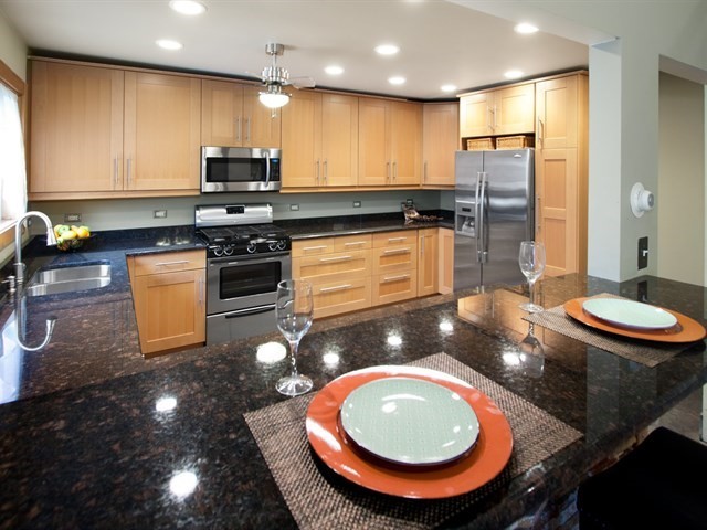 1833 E Boulder Dr, Mount Prospect, IL 60056 photo 5