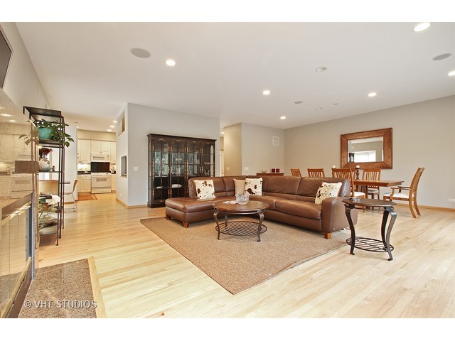 730 11th St, Wilmette, IL 60091 photo 2