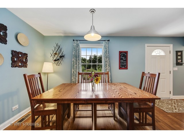 415 Geneva Pl, Wheaton, IL 60187 photo 8