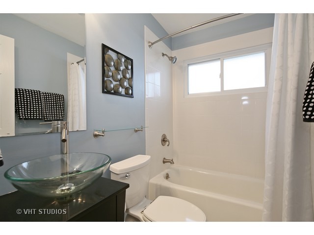 415 Geneva Pl, Wheaton, IL 60187 photo 12