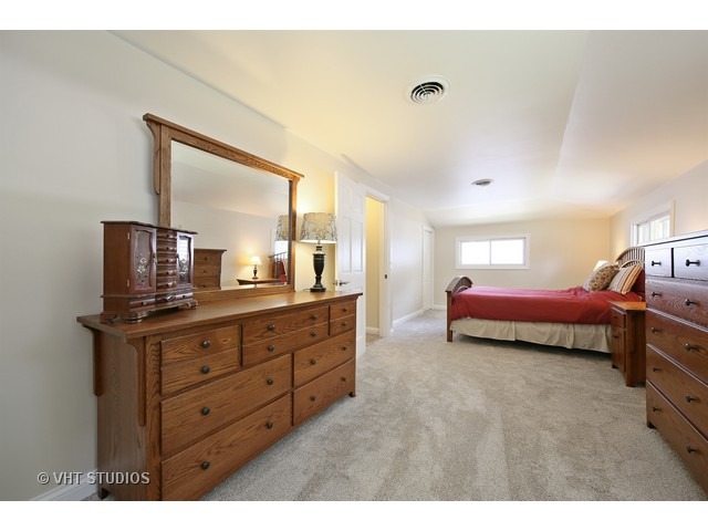 415 Geneva Pl, Wheaton, IL 60187 photo 13