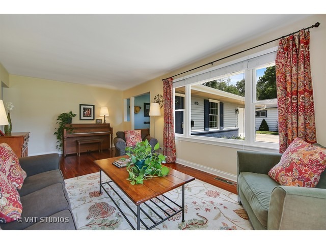 415 Geneva Pl, Wheaton, IL 60187 photo 5