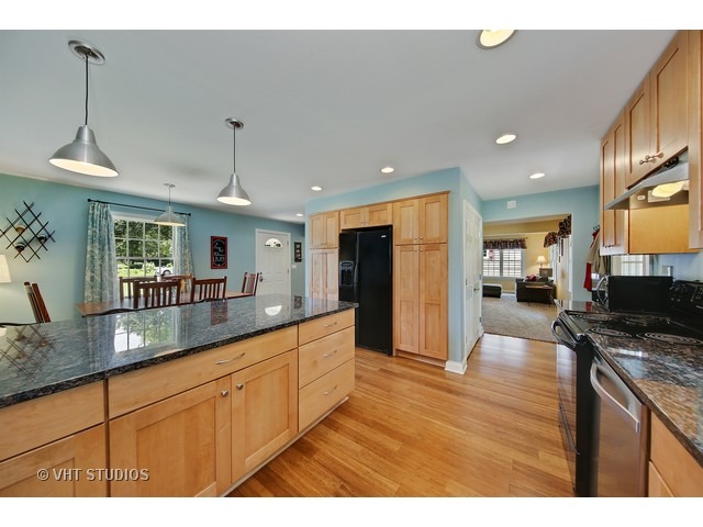 415 Geneva Pl, Wheaton, IL 60187 photo 7