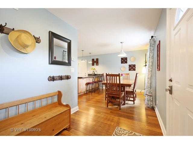 415 Geneva Pl, Wheaton, IL 60187 photo 3