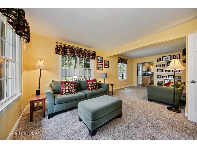 415 Geneva Pl, Wheaton, IL 60187 photo 9