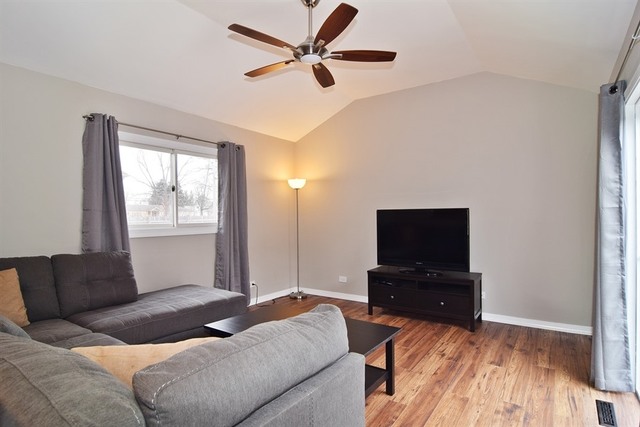 239 2nd St, Wheeling, IL 60090 photo 5