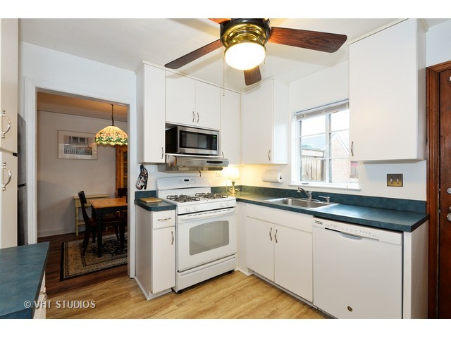 2017 Grant St, Evanston, IL 60201 photo 2