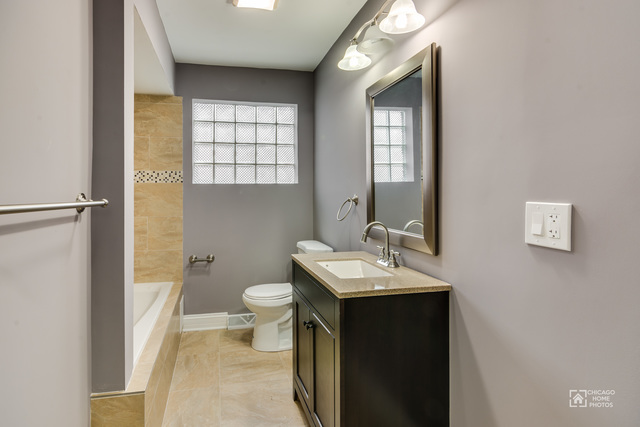 1136 W 107th Pl, Chicago, IL 60643 photo 16