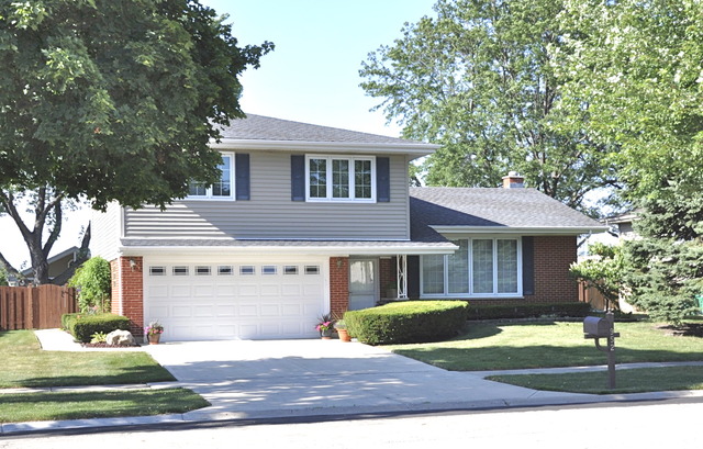 952 Blaze Trl, Wheeling, IL 60090 photo 1