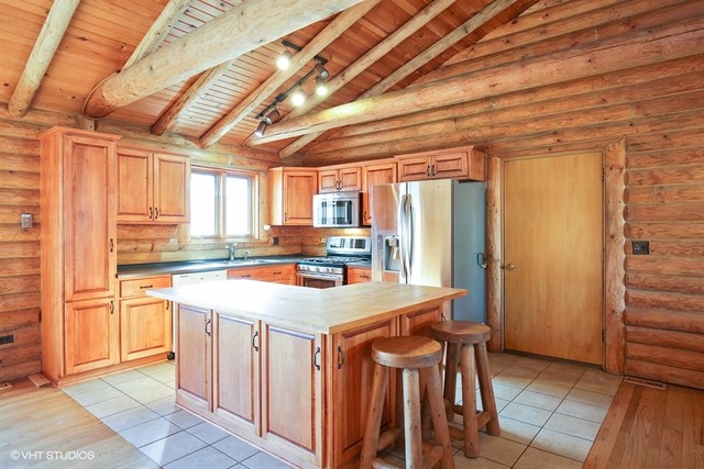 7520 Carleton Dr, Spring Grove, IL 60081 photo 2