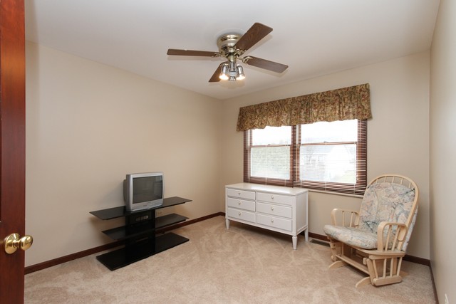 943 Pearson Rd, Cary, IL 60013 photo 13