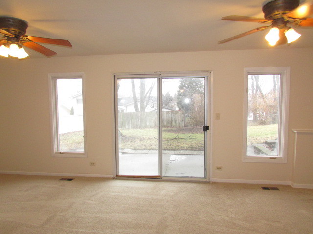1300 Nottingham Ln, Hoffman Estates, IL 60169 photo 12