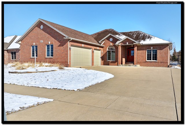 1055 Lakeview Dr, Morris, IL 60450 photo 1