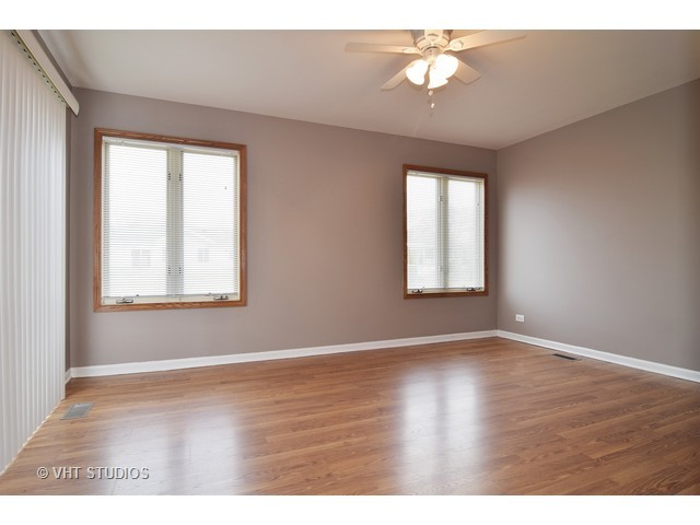 917 Molobay Ter, Bartlett, IL 60103 photo 5