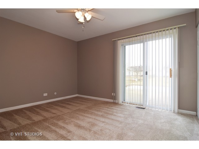 917 Molobay Ter, Bartlett, IL 60103 photo 6