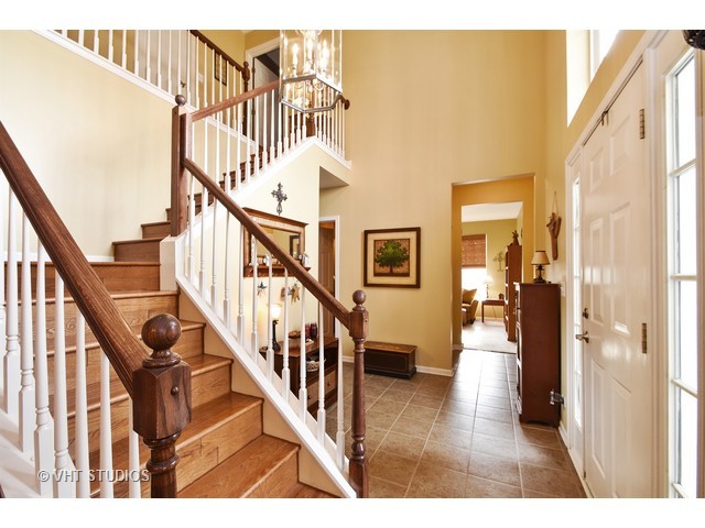 24001 Norfolk Ln, Plainfield, IL 60585 photo 2