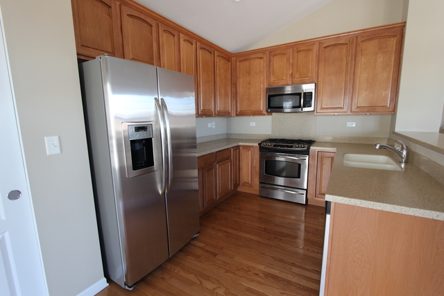 1095 Crane Pointe Rd, Elgin, IL 60124 photo 3