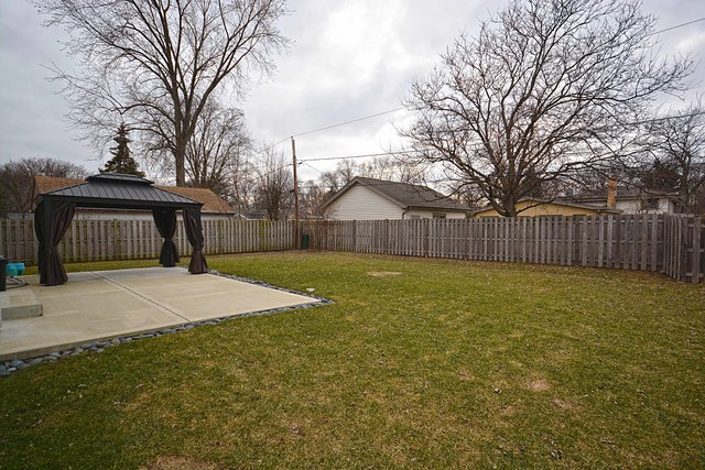 310 Rush St, Roselle, IL 60172 photo 24