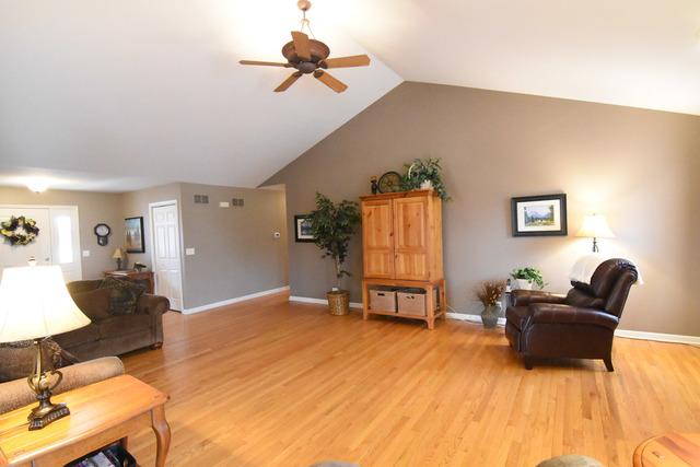 8406 Eagle Rdg, Spring Grove, IL 60081 photo 4