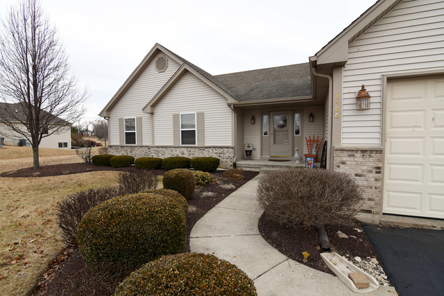 8406 Eagle Rdg, Spring Grove, IL 60081 photo 2