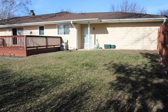 16 Lockman Cir, Elgin, IL 60123 photo 4