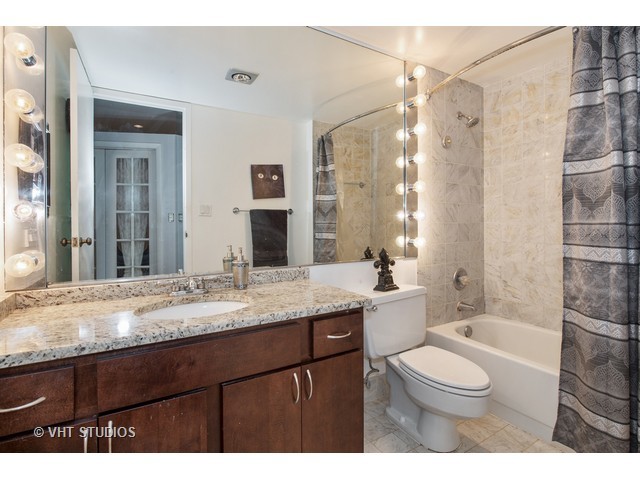 40 E Delaware Pl #404, Chicago, IL 60611 photo 8