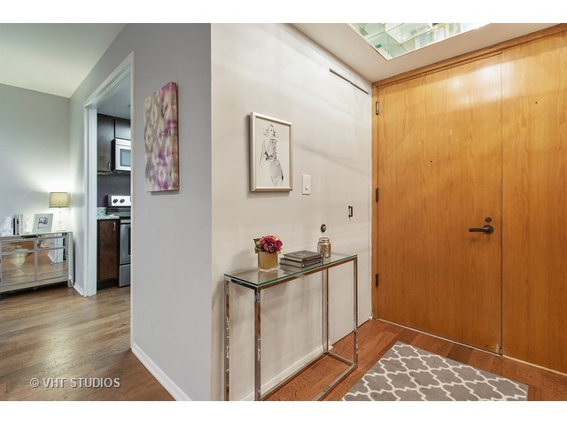 40 E Delaware Pl #404, Chicago, IL 60611 photo 2