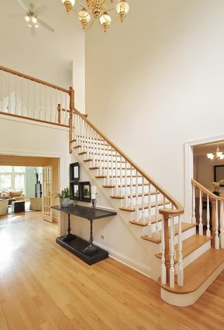 7 Orchard Ln, Golf, IL 60029 photo 2