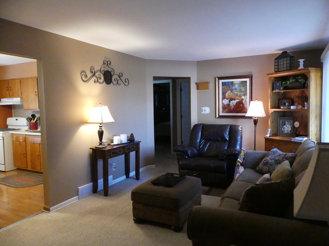 4420 Mayfair Dr, Mchenry, IL 60051 photo 2