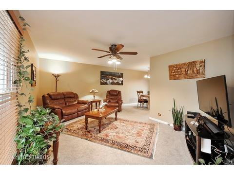 1429 Bayside Ln, Wheeling, IL 60090 photo 2
