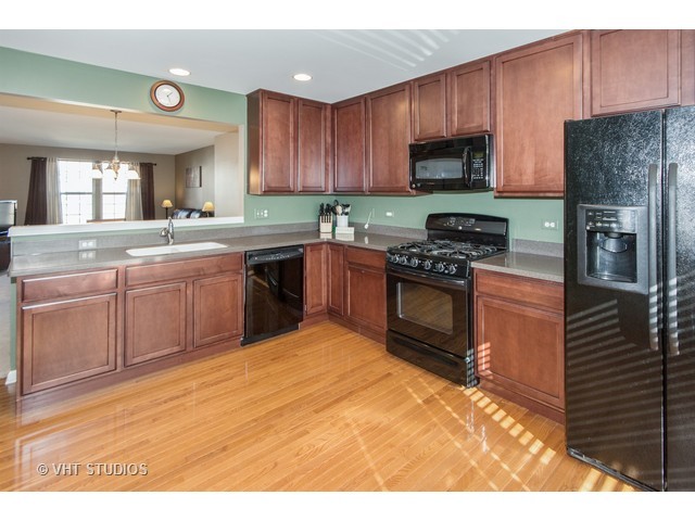 256 Devoe Dr, Oswego, IL 60543 photo 4