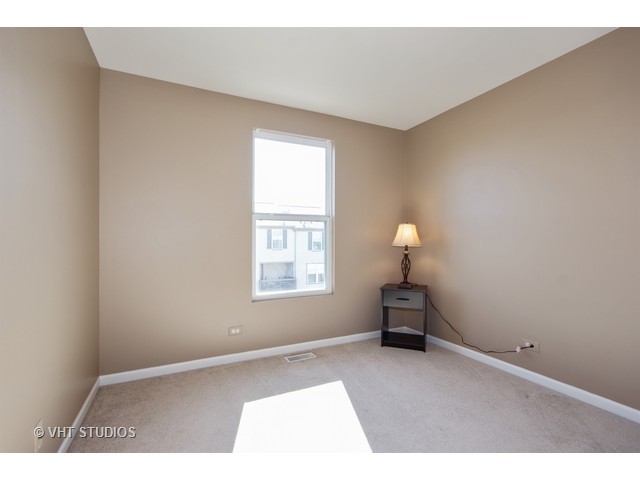 256 Devoe Dr, Oswego, IL 60543 photo 12