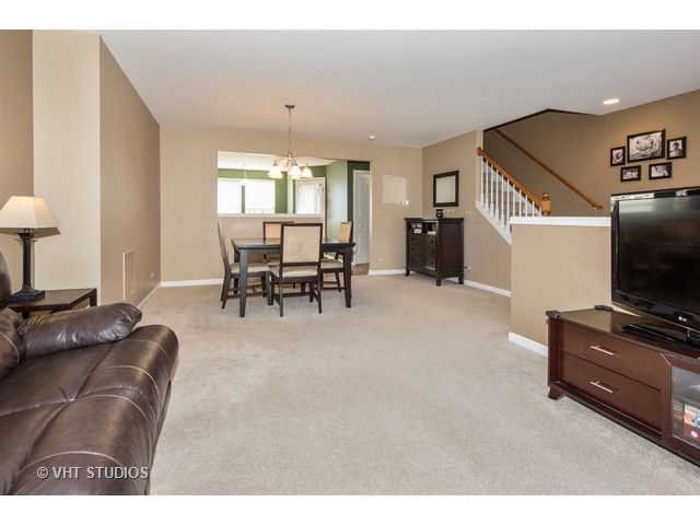 256 Devoe Dr, Oswego, IL 60543 photo 3