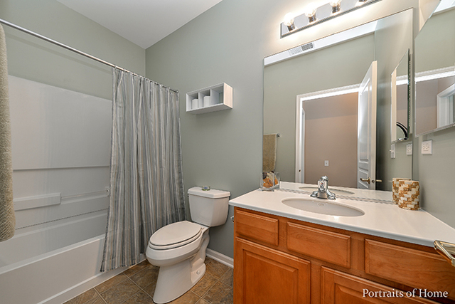 2484 Rolling Ridge Ln, Elgin, IL 60124 photo 17