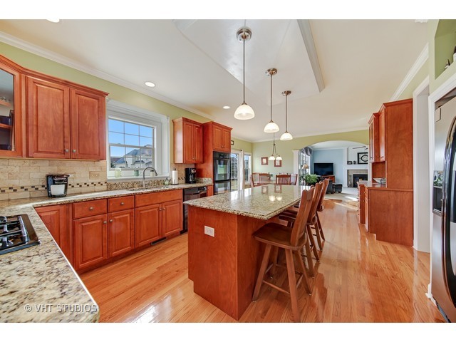25813 Campbell Ln, Plainfield, IL 60585 photo 2