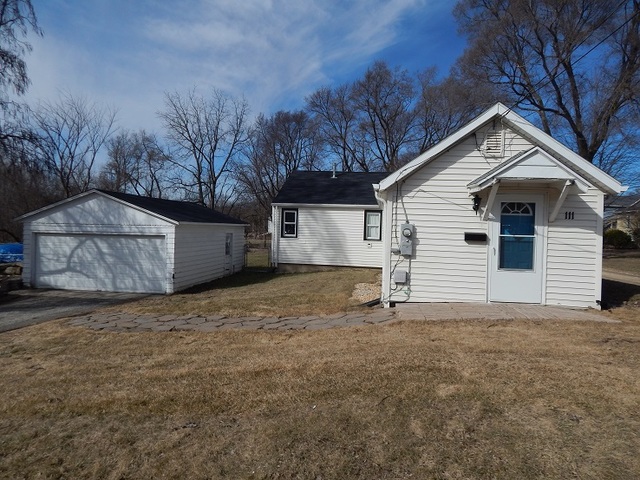 111 Spring St, Genoa, IL 60135 photo 1