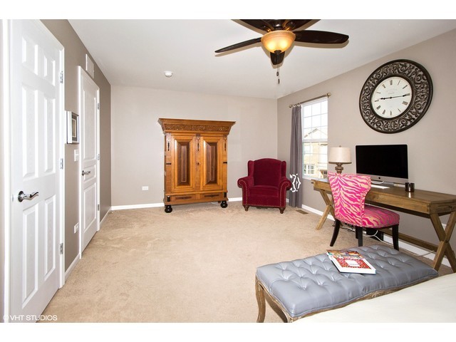 296 Devoe Dr, Oswego, IL 60543 photo 9