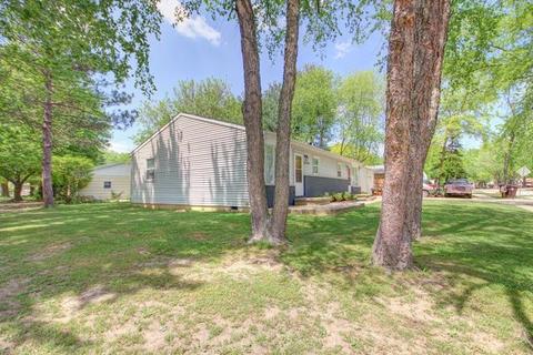 2701 Campbell Dr, Champaign, IL 61821 photo 3
