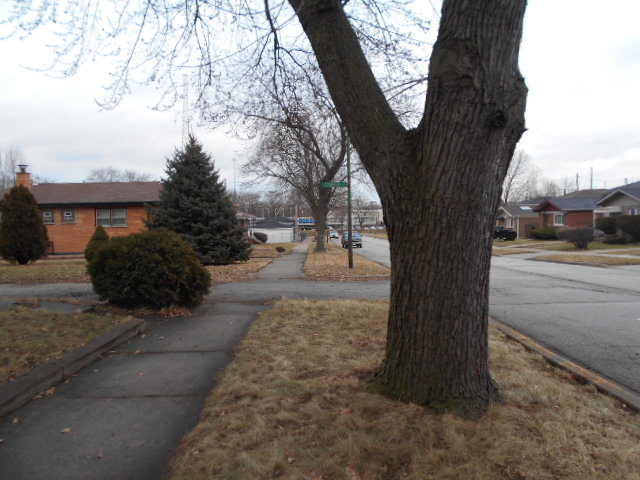 130 E 124th St, Chicago, IL 60628 photo 3