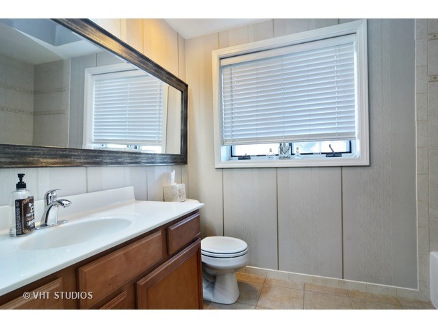 1675 Mill St #308, Des Plaines, IL 60016 photo 10